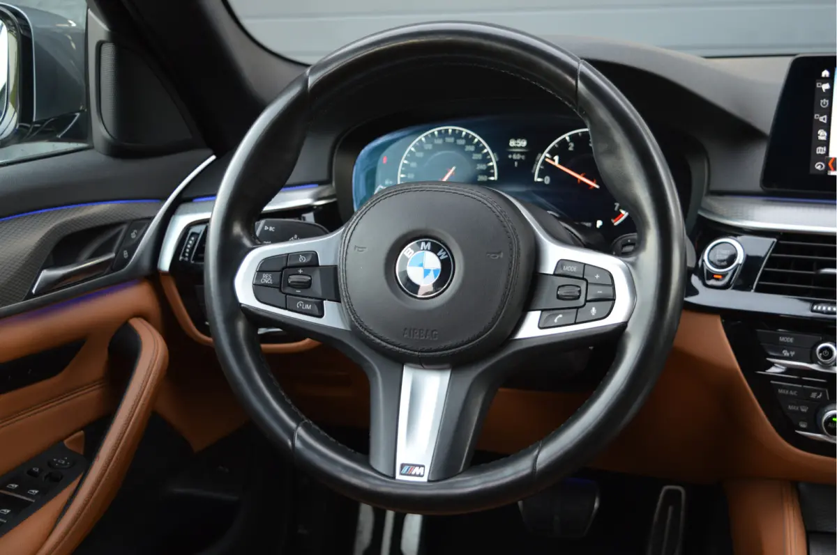 520i High Executive Edition | M-PAKKET | CAMERA | LED | KEYLESS | TREKHAAK |