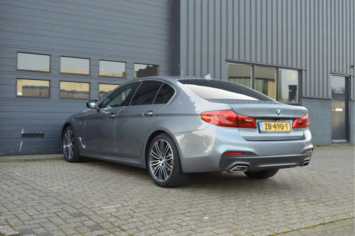 520i High Executive Edition | M-PAKKET | CAMERA | LED | KEYLESS | TREKHAAK |