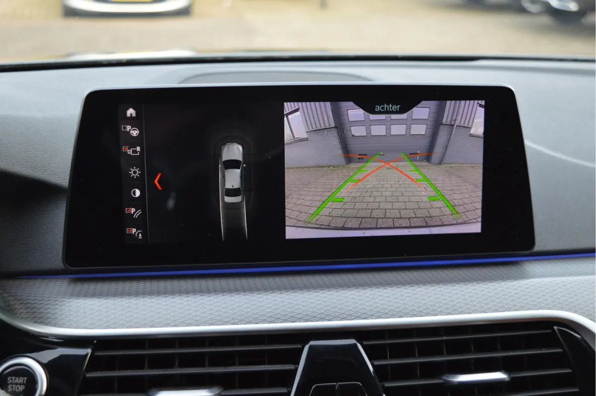 520i High Executive Edition | M-PAKKET | CAMERA | LED | KEYLESS | TREKHAAK |