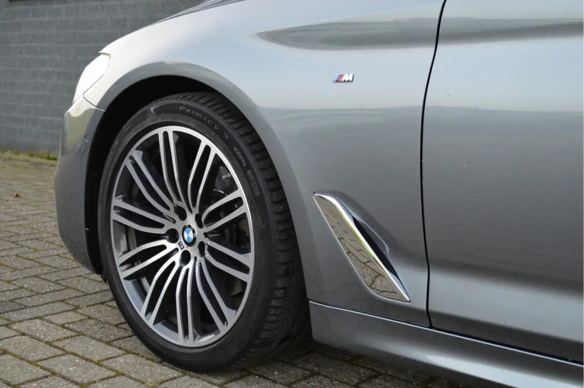 520i High Executive Edition | M-PAKKET | CAMERA | LED | KEYLESS | TREKHAAK |