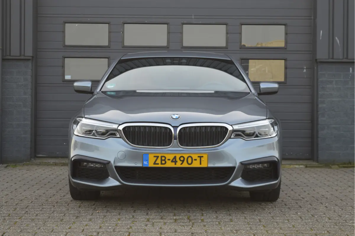 520i High Executive Edition | M-PAKKET | CAMERA | LED | KEYLESS | TREKHAAK |