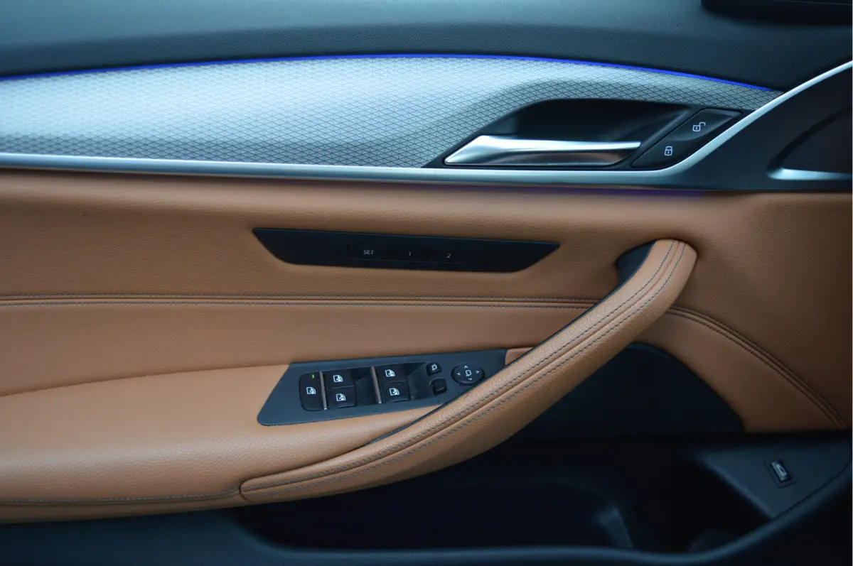 520i High Executive Edition | M-PAKKET | CAMERA | LED | KEYLESS | TREKHAAK |