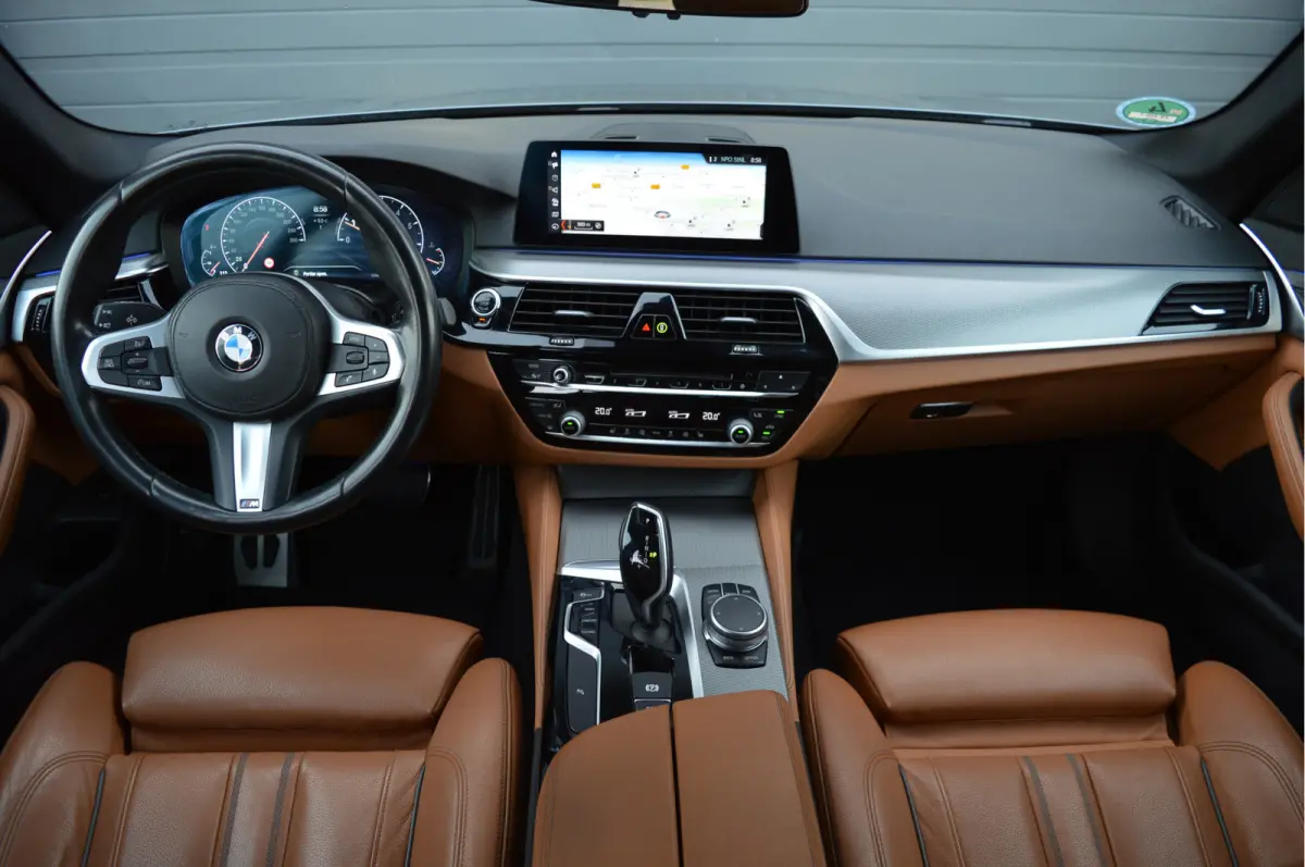520i High Executive Edition | M-PAKKET | CAMERA | LED | KEYLESS | TREKHAAK |