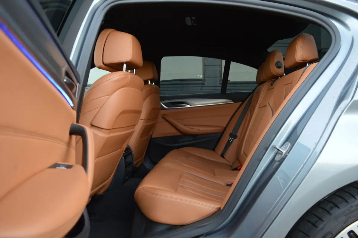 520i High Executive Edition | M-PAKKET | CAMERA | LED | KEYLESS | TREKHAAK |
