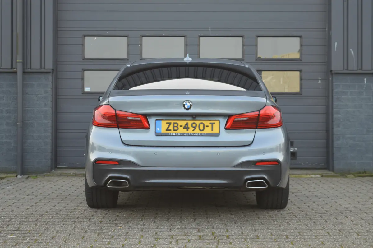 520i High Executive Edition | M-PAKKET | CAMERA | LED | KEYLESS | TREKHAAK |