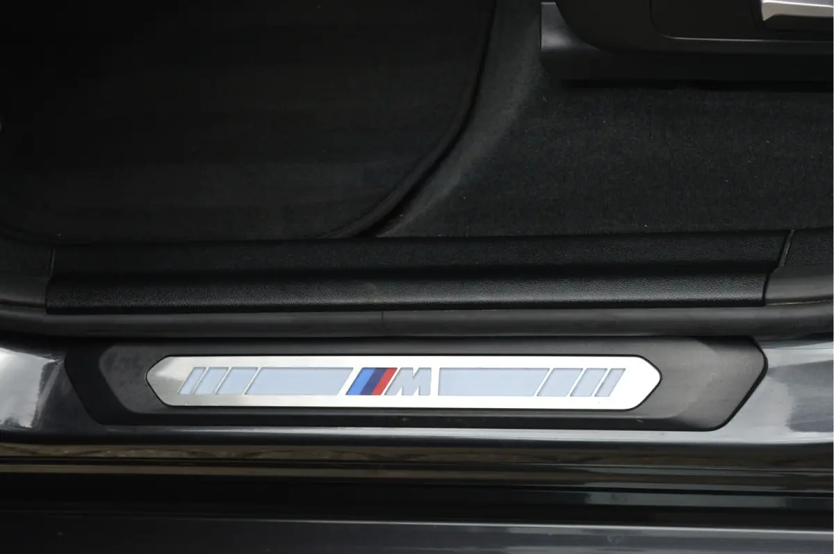 Executive 80 kWh | SOH 100% | M-PAKKET | PANO | ACC |