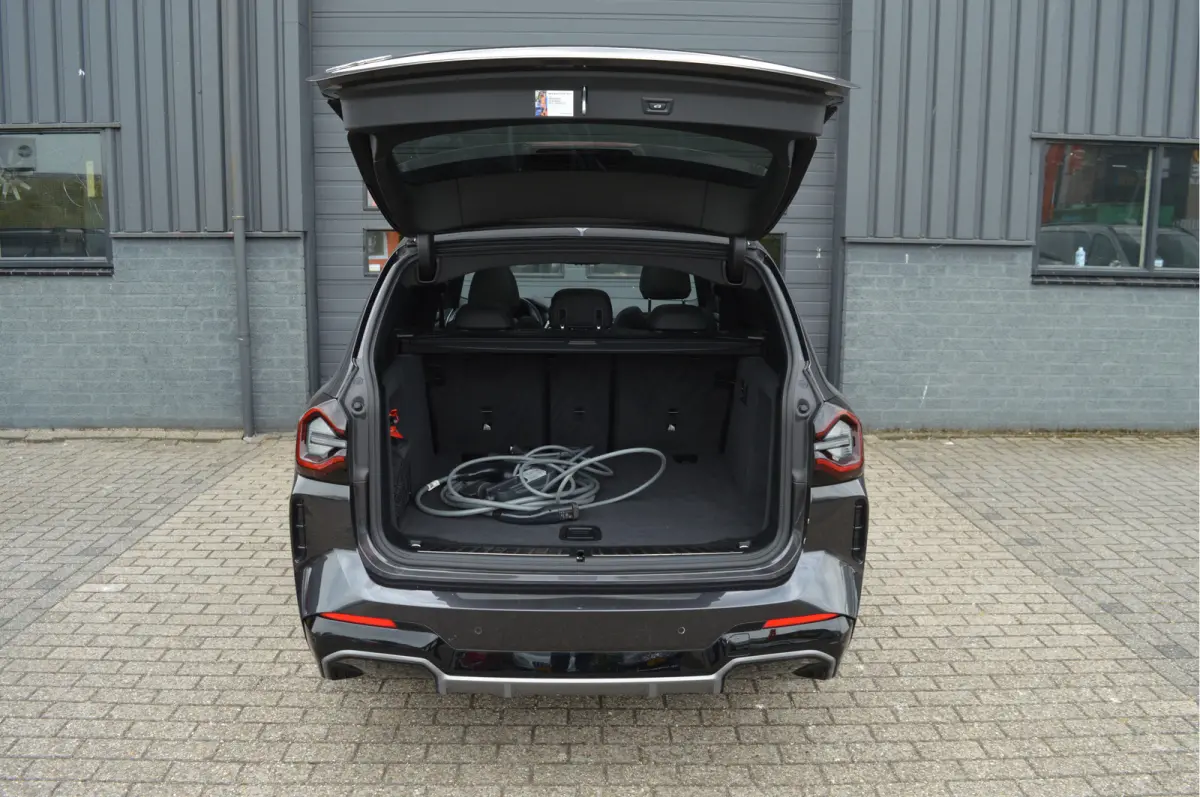 Executive 80 kWh | SOH 100% | M-PAKKET | PANO | ACC |