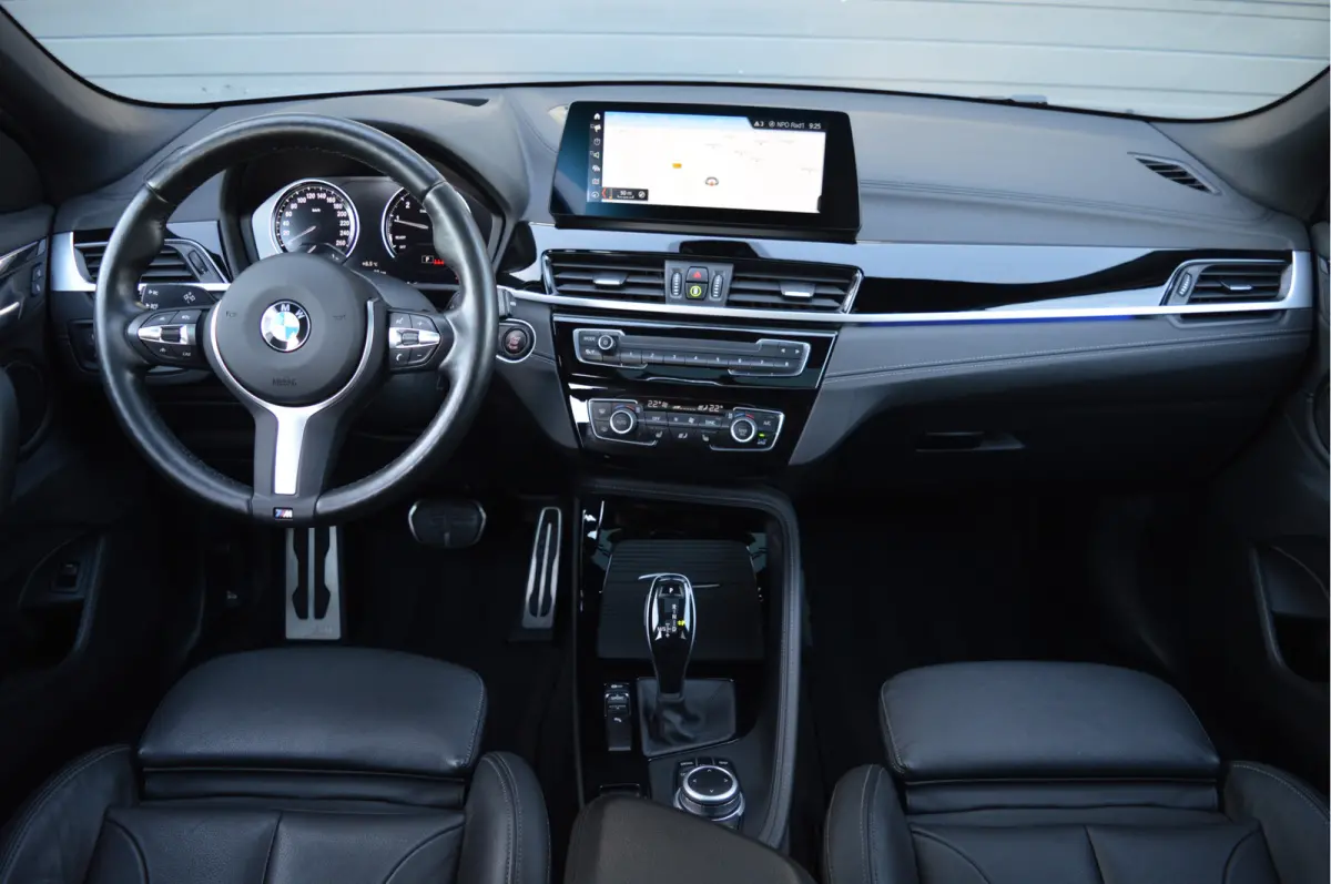 sDrive20i Executive Edition | M-PAKKET | PANO | ACC | HUD | CAMERA | TREKHAAK | HIFI |