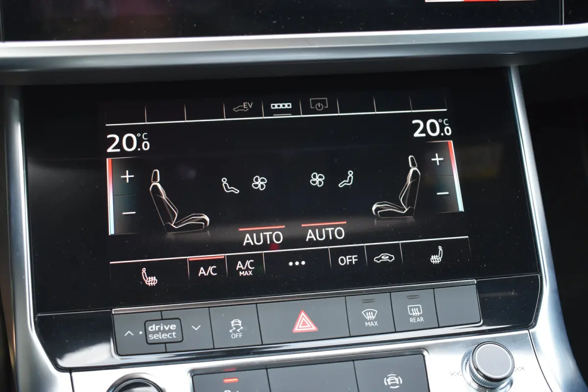 55 TFSI e 367PK quattro Competition | S-Line in- en exterieur | MMI Navigatie Plus | Schuif-kanteldak | Matrix LED | Wegklapbare trekhaak | Elektrische achterklep
