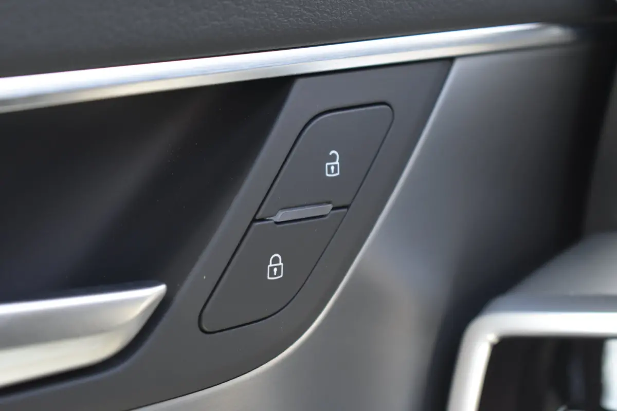 55 TFSI e 367PK quattro Competition | S-Line in- en exterieur | MMI Navigatie Plus | Schuif-kanteldak | Matrix LED | Wegklapbare trekhaak | Elektrische achterklep