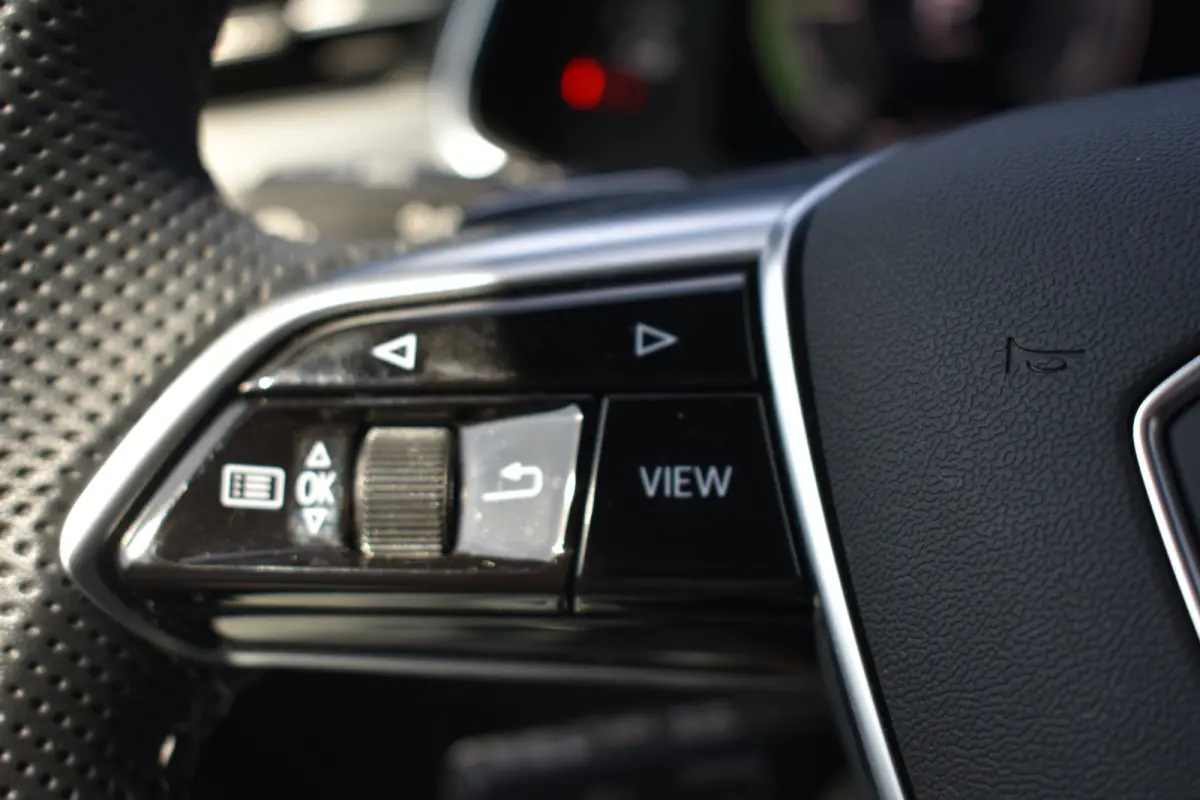 55 TFSI e 367PK quattro Competition | S-Line in- en exterieur | MMI Navigatie Plus | Schuif-kanteldak | Matrix LED | Wegklapbare trekhaak | Elektrische achterklep