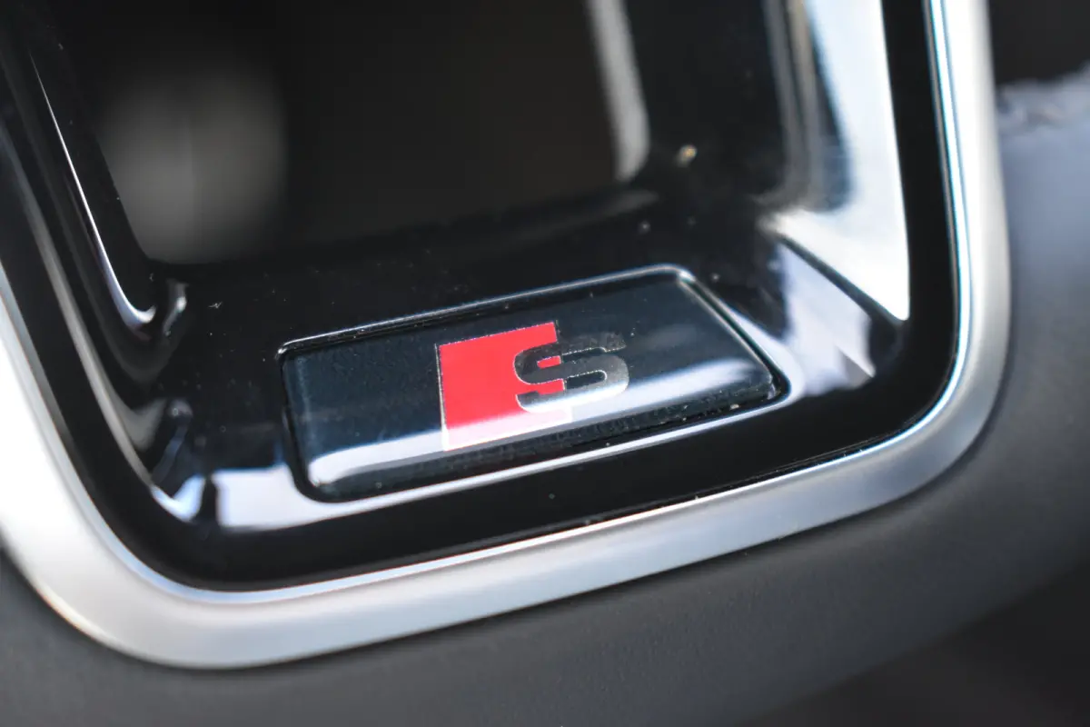 55 TFSI e 367PK quattro Competition | S-Line in- en exterieur | MMI Navigatie Plus | Schuif-kanteldak | Matrix LED | Wegklapbare trekhaak | Elektrische achterklep