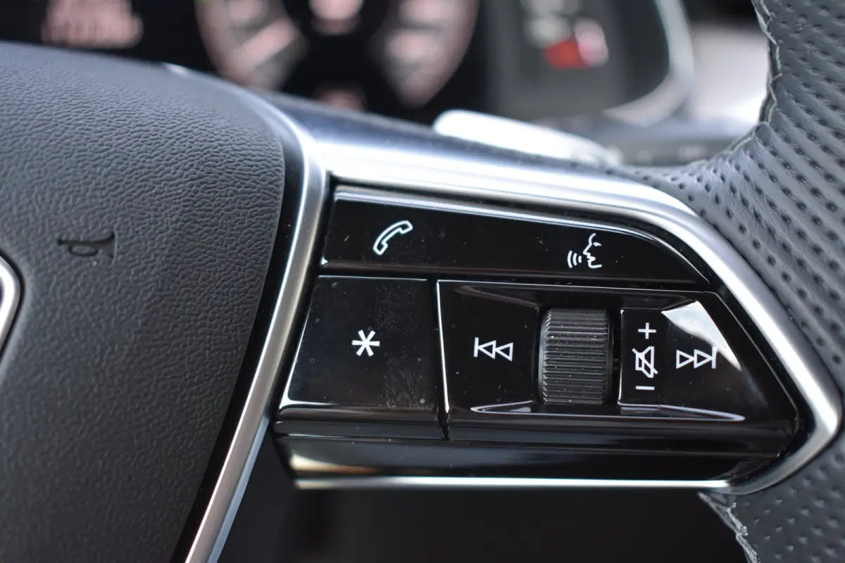 55 TFSI e 367PK quattro Competition | S-Line in- en exterieur | MMI Navigatie Plus | Schuif-kanteldak | Matrix LED | Wegklapbare trekhaak | Elektrische achterklep