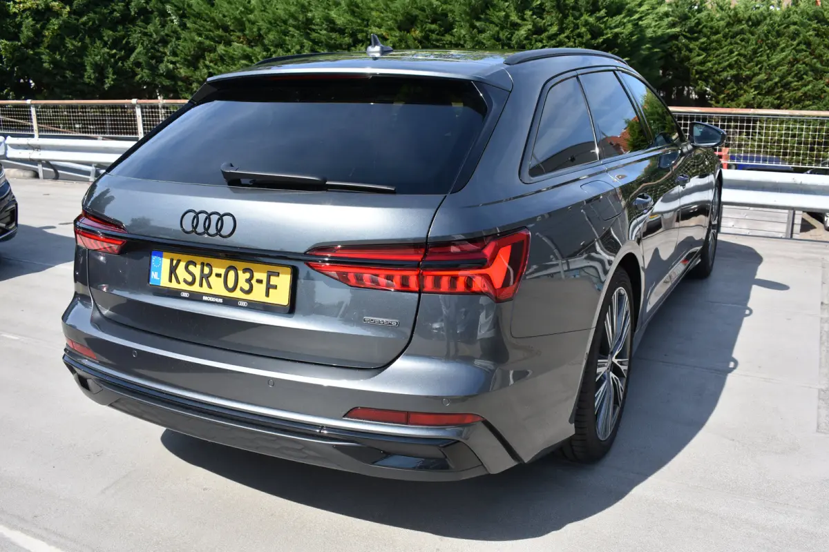 55 TFSI e 367PK quattro Competition | S-Line in- en exterieur | MMI Navigatie Plus | Schuif-kanteldak | Matrix LED | Wegklapbare trekhaak | Elektrische achterklep