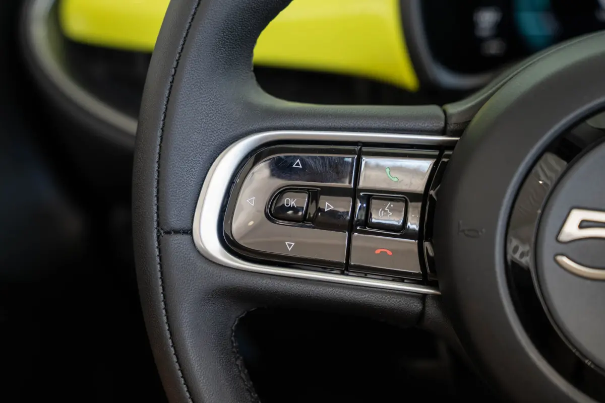 Urban 42 kWh | SOH 100% | Navigatie | Camera | Parkeersensoren | Stoelverwarming | Climate Controle |