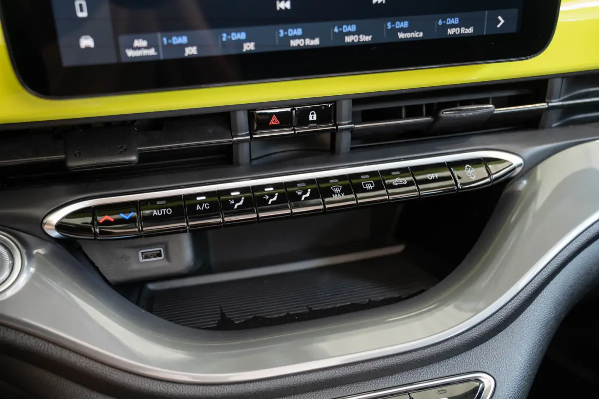 Urban 42 kWh | SOH 100% | Navigatie | Camera | Parkeersensoren | Stoelverwarming | Climate Controle |
