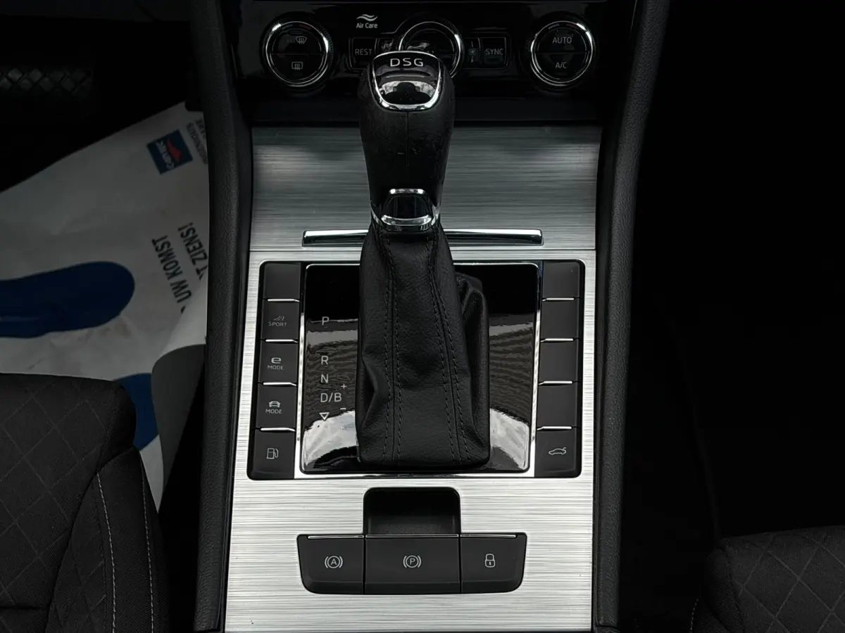 1.4 TSI 218 pk iV Business Edition Plus 6-DSG | Panoramadak | Achteruitrijcamera | Navigatie |
