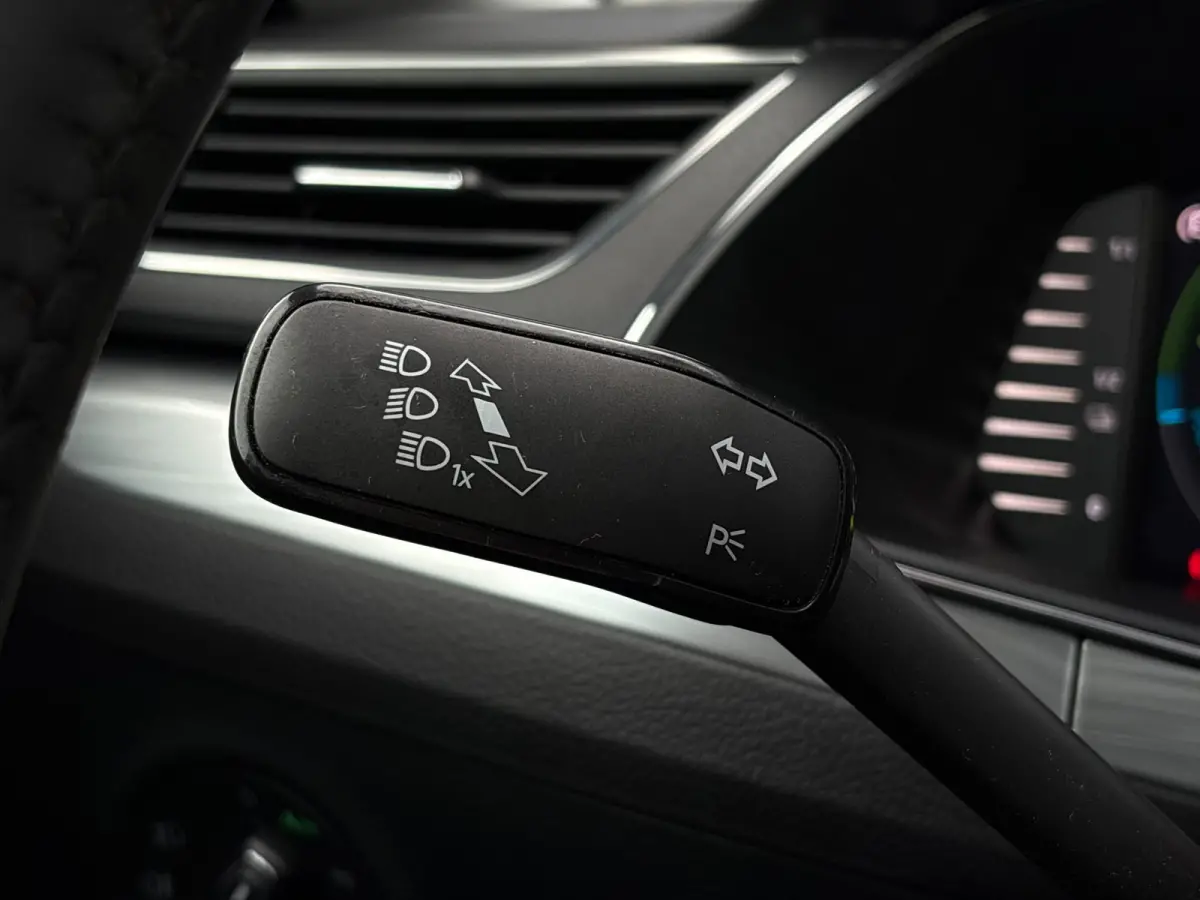 1.4 TSI 218 pk iV Business Edition Plus 6-DSG | Panoramadak | Achteruitrijcamera | Navigatie |