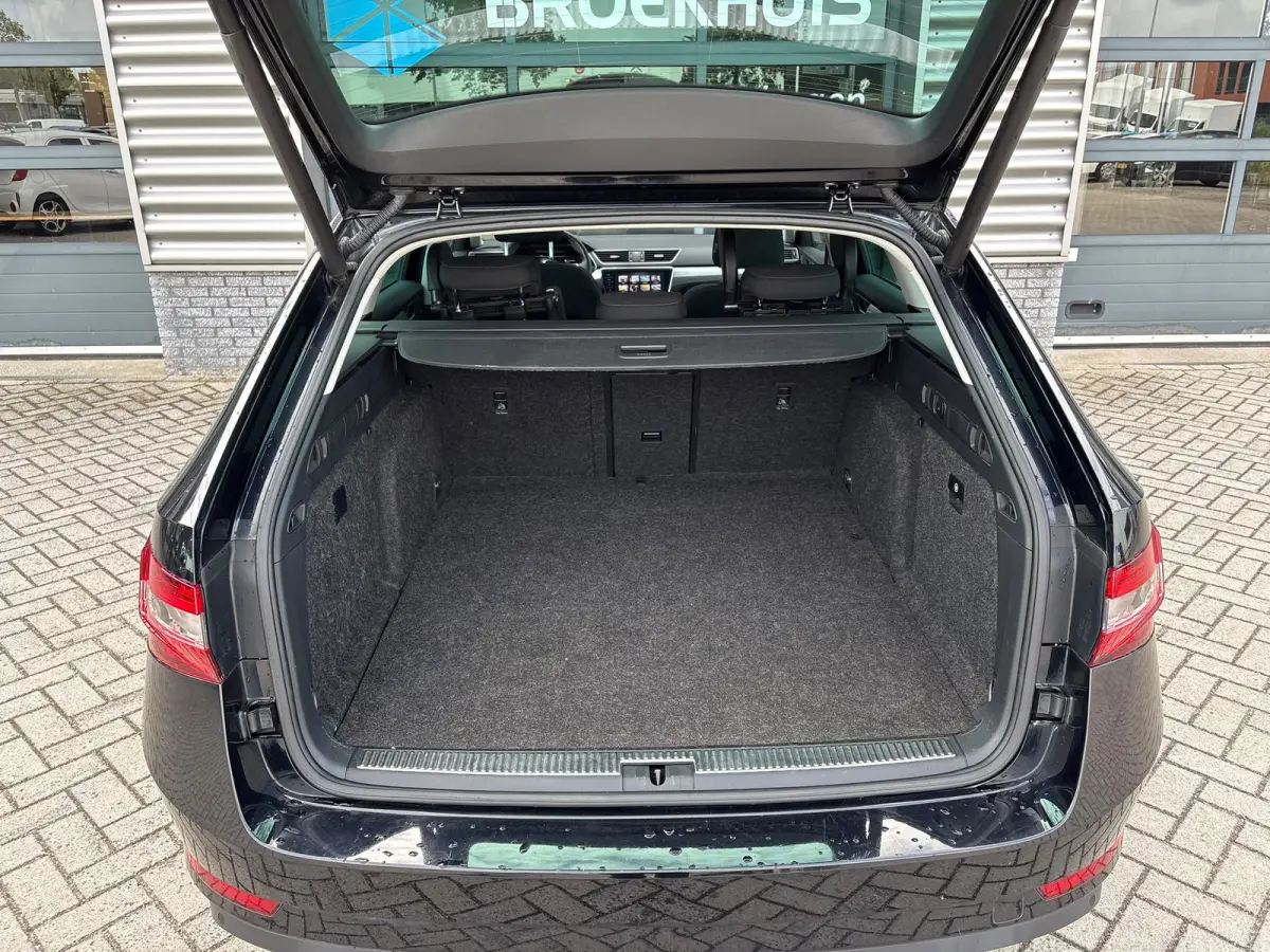 1.4 TSI 218 pk iV Business Edition Plus 6-DSG | Panoramadak | Achteruitrijcamera | Navigatie |