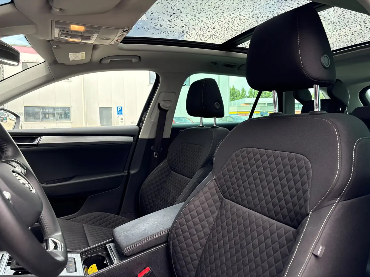 1.4 TSI 218 pk iV Business Edition Plus 6-DSG | Panoramadak | Achteruitrijcamera | Navigatie |
