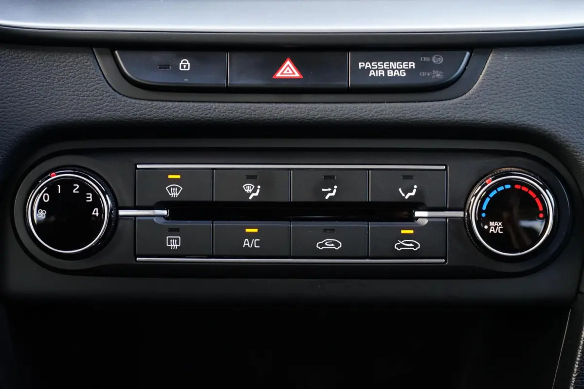 1.0 T-GDi ComfortLine, NL, 1 eig. CarPlay, LED, camera