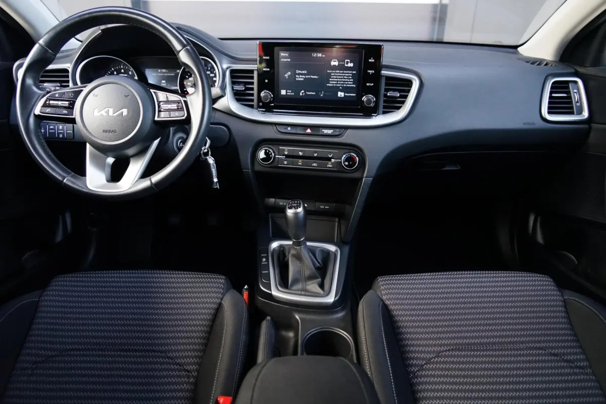 1.0 T-GDi ComfortLine, NL, 1 eig. CarPlay, LED, camera