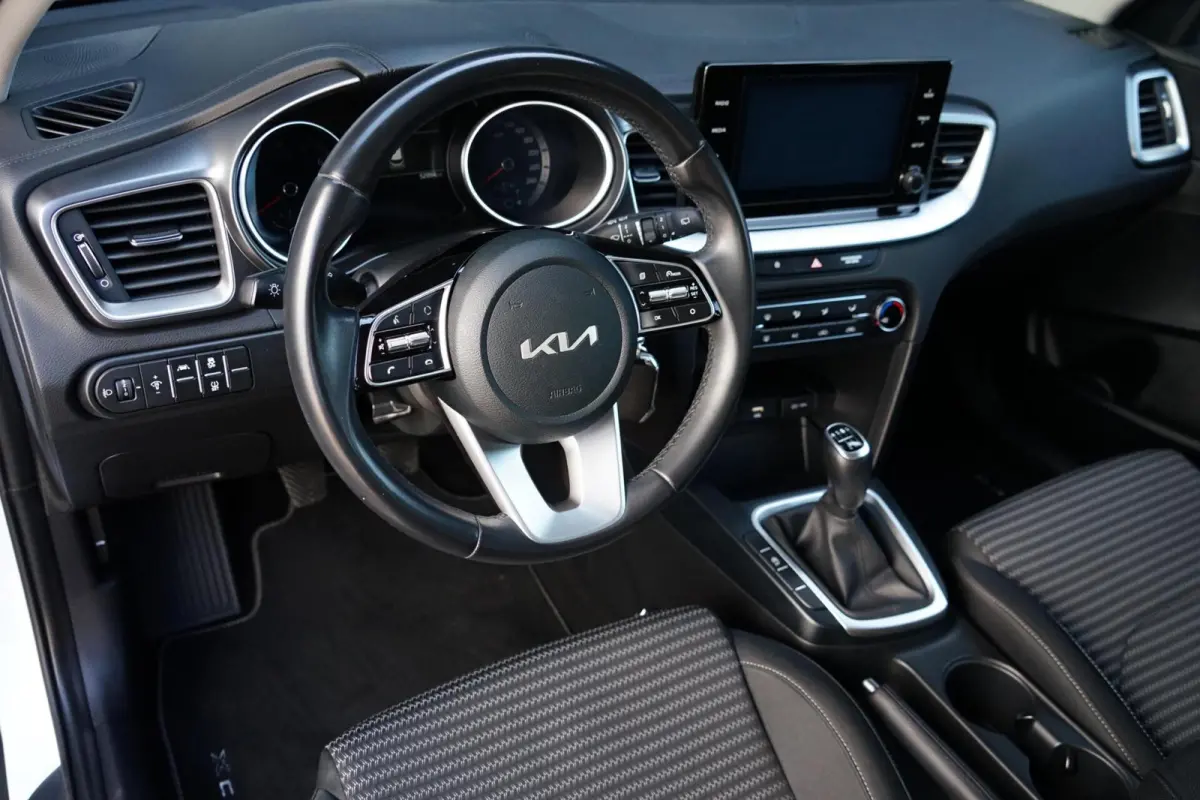 1.0 T-GDi ComfortLine, NL, 1 eig. CarPlay, LED, camera