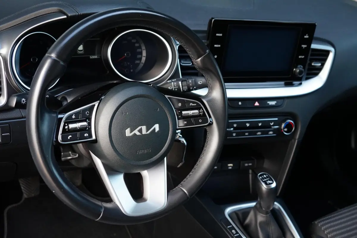 1.0 T-GDi ComfortLine, NL, 1 eig. CarPlay, LED, camera