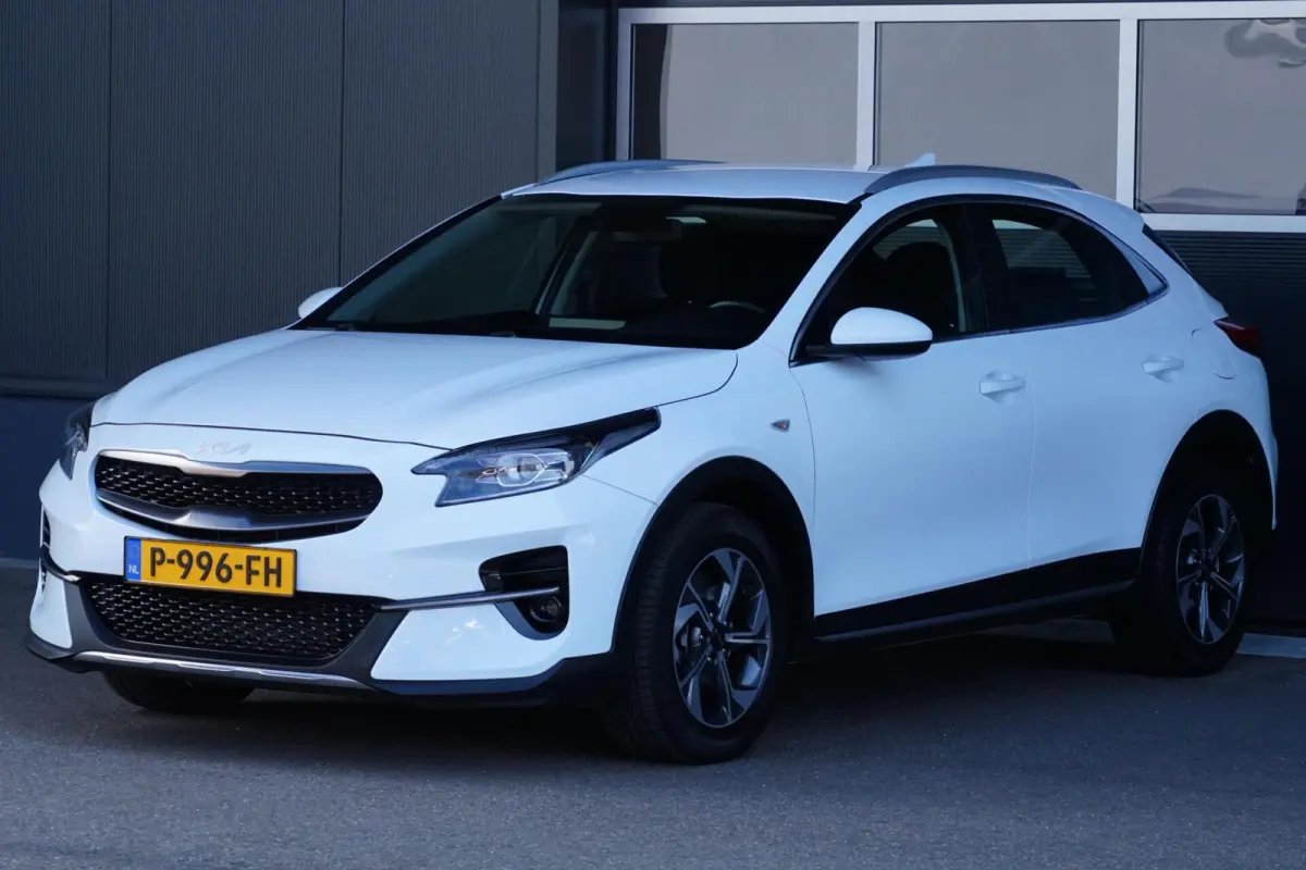 1.0 T-GDi ComfortLine, NL, 1 eig. CarPlay, LED, camera