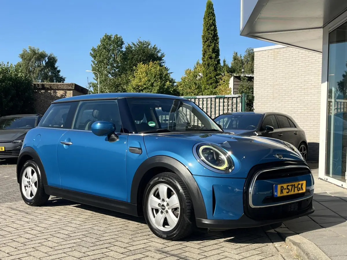 1.5 AUT. Business Ed. LED+SPORTSTOELEN+CARPLAY