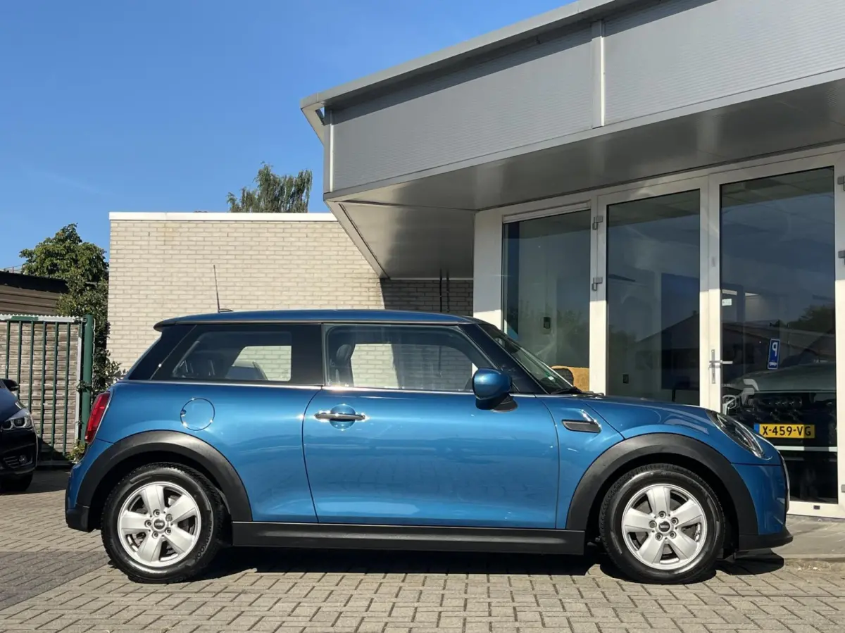 1.5 AUT. Business Ed. LED+SPORTSTOELEN+CARPLAY