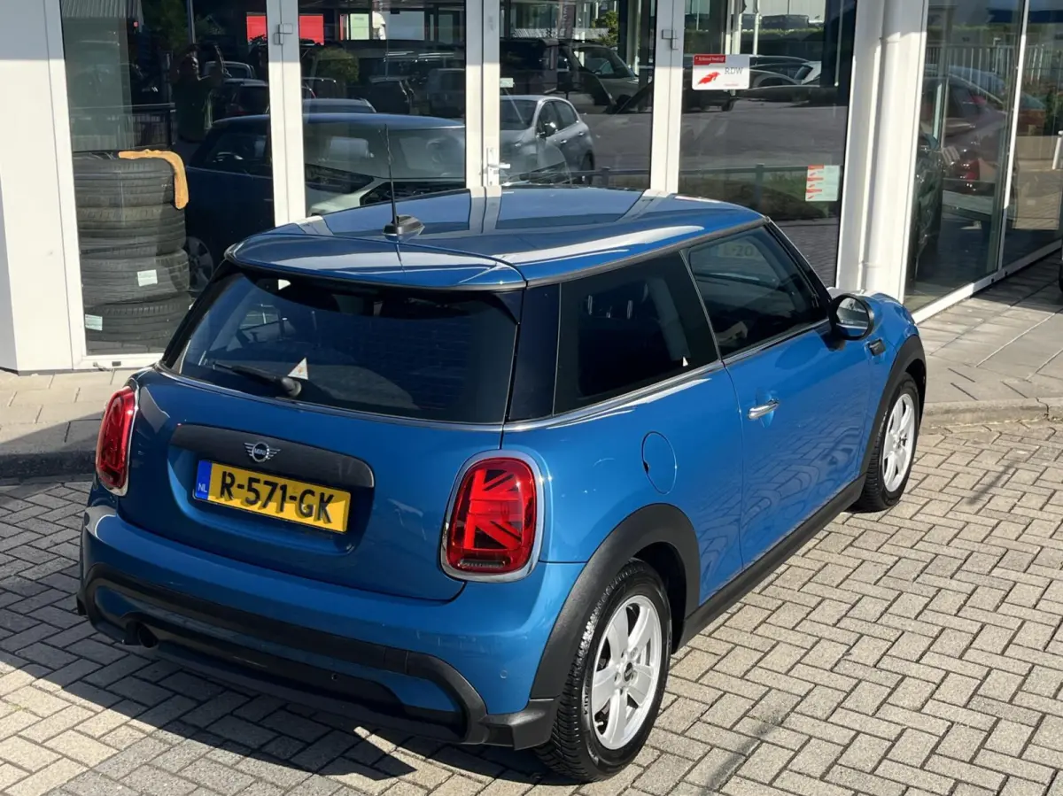 1.5 AUT. Business Ed. LED+SPORTSTOELEN+CARPLAY