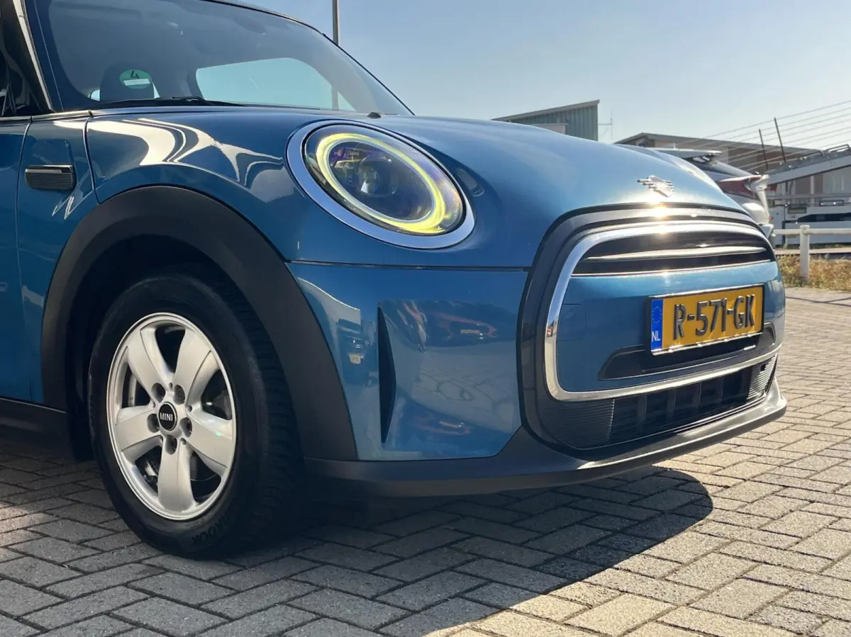 1.5 AUT. Business Ed. LED+SPORTSTOELEN+CARPLAY