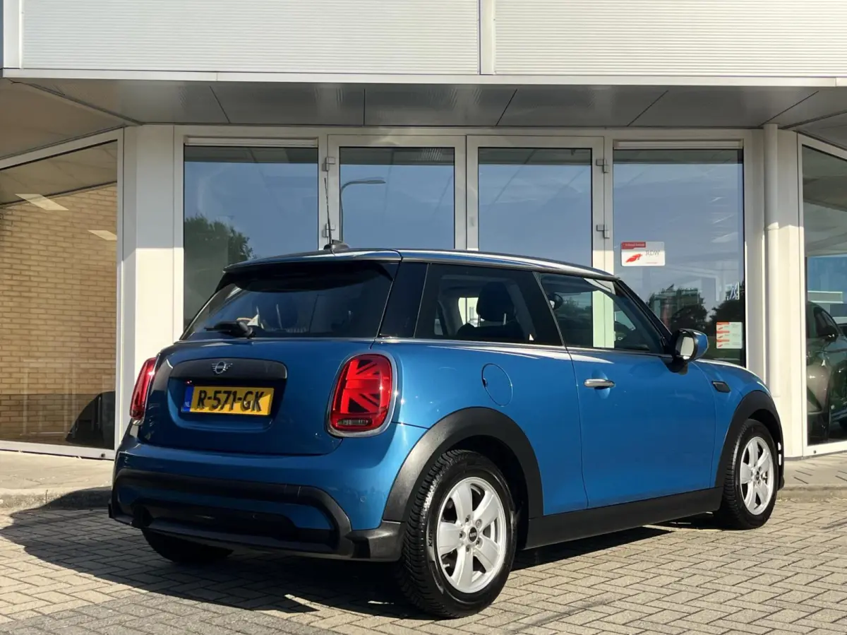 1.5 AUT. Business Ed. LED+SPORTSTOELEN+CARPLAY