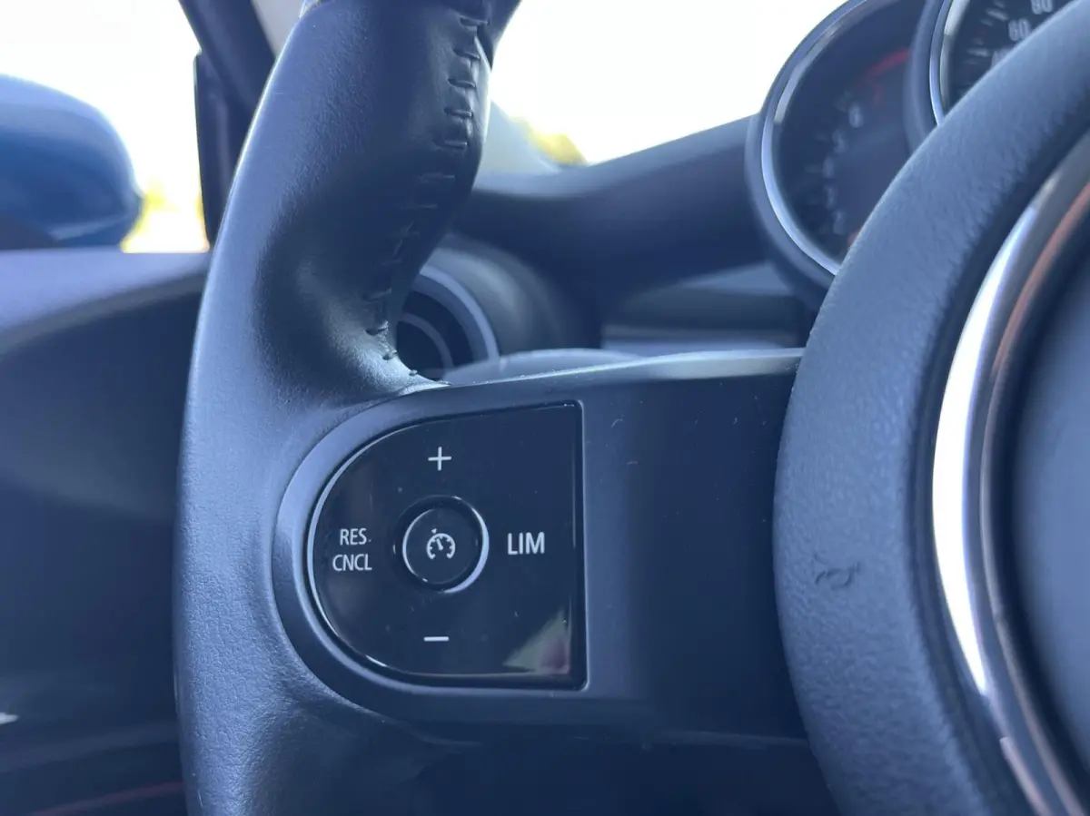 1.5 AUT. Business Ed. LED+SPORTSTOELEN+CARPLAY