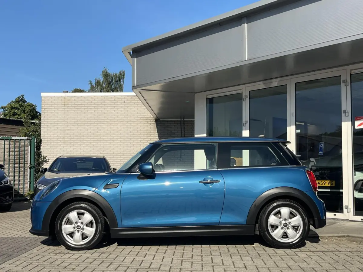 1.5 AUT. Business Ed. LED+SPORTSTOELEN+CARPLAY