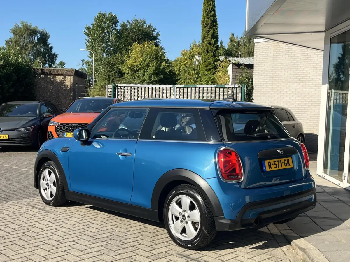 1.5 AUT. Business Ed. LED+SPORTSTOELEN+CARPLAY