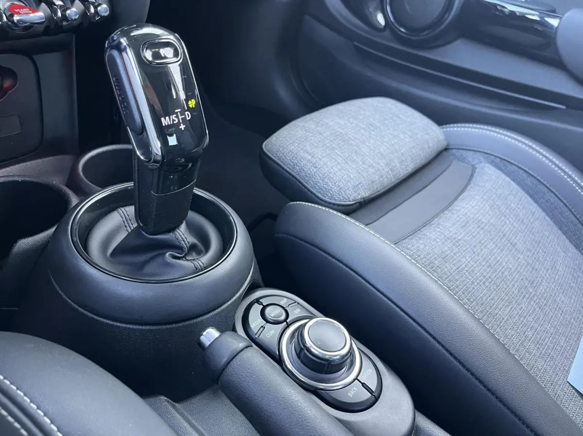 1.5 AUT. Business Ed. LED+SPORTSTOELEN+CARPLAY
