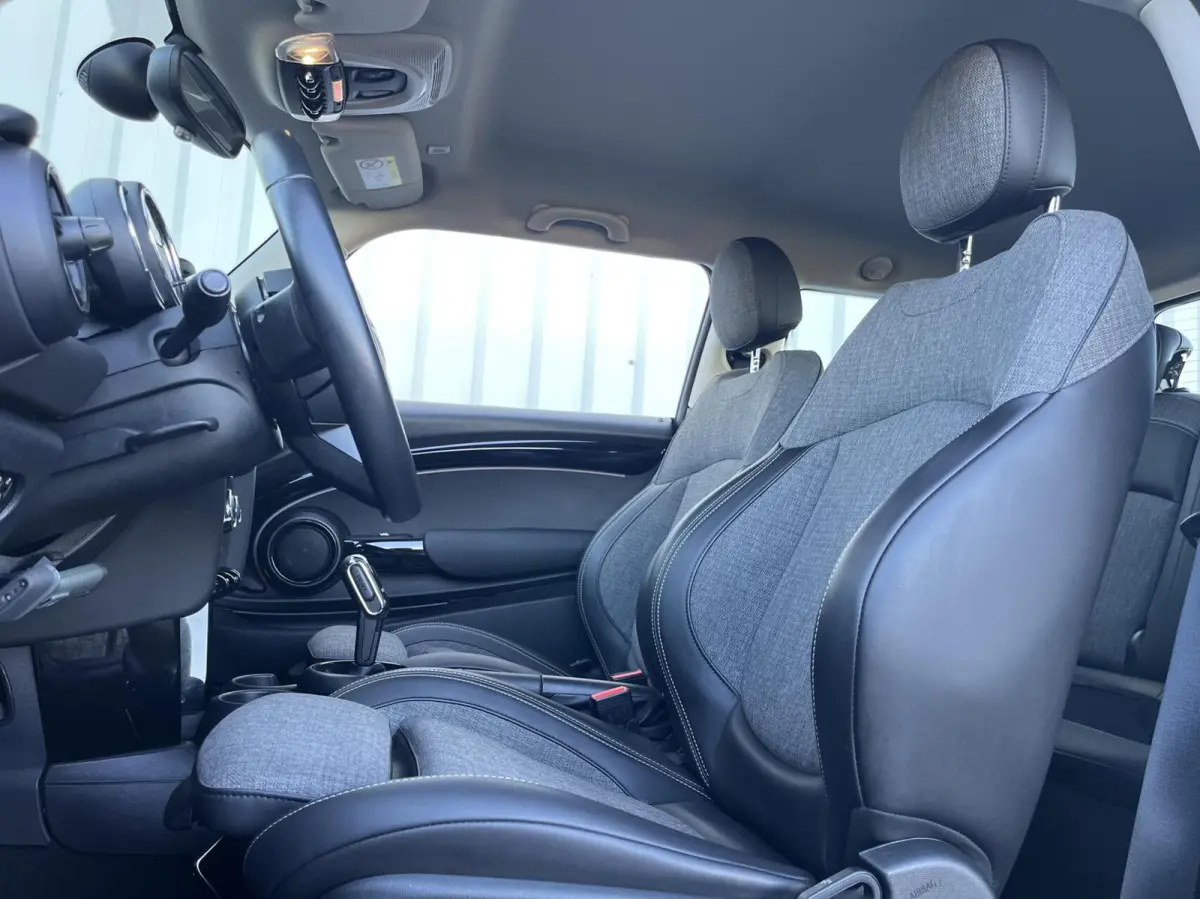 1.5 AUT. Business Ed. LED+SPORTSTOELEN+CARPLAY