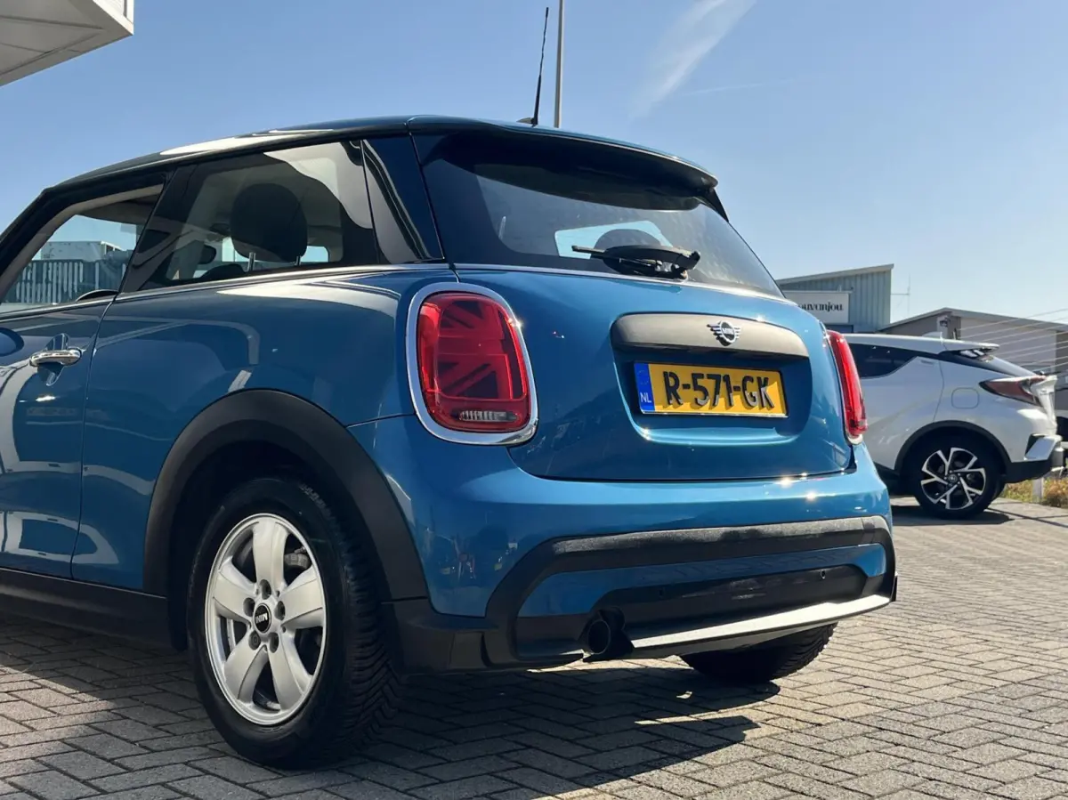 1.5 AUT. Business Ed. LED+SPORTSTOELEN+CARPLAY
