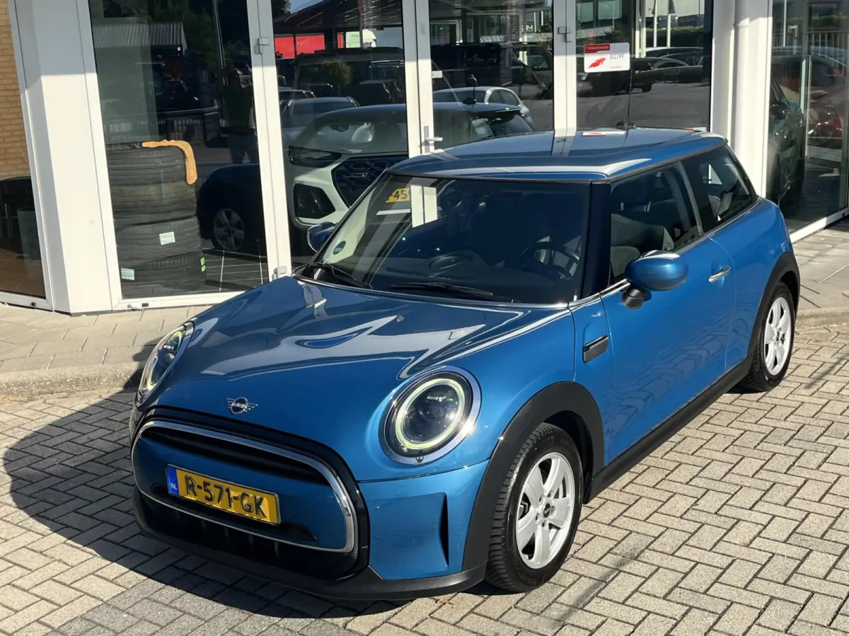 1.5 AUT. Business Ed. LED+SPORTSTOELEN+CARPLAY