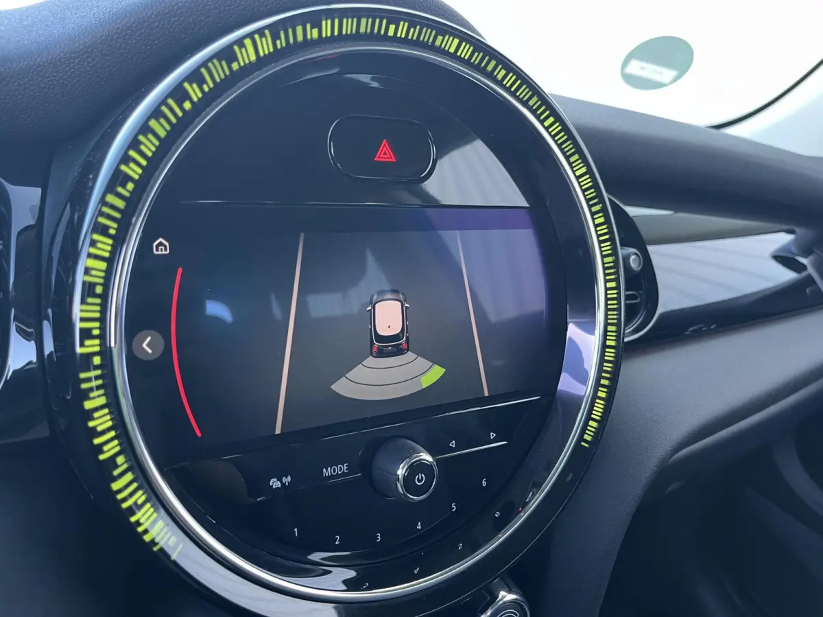 1.5 AUT. Business Ed. LED+SPORTSTOELEN+CARPLAY