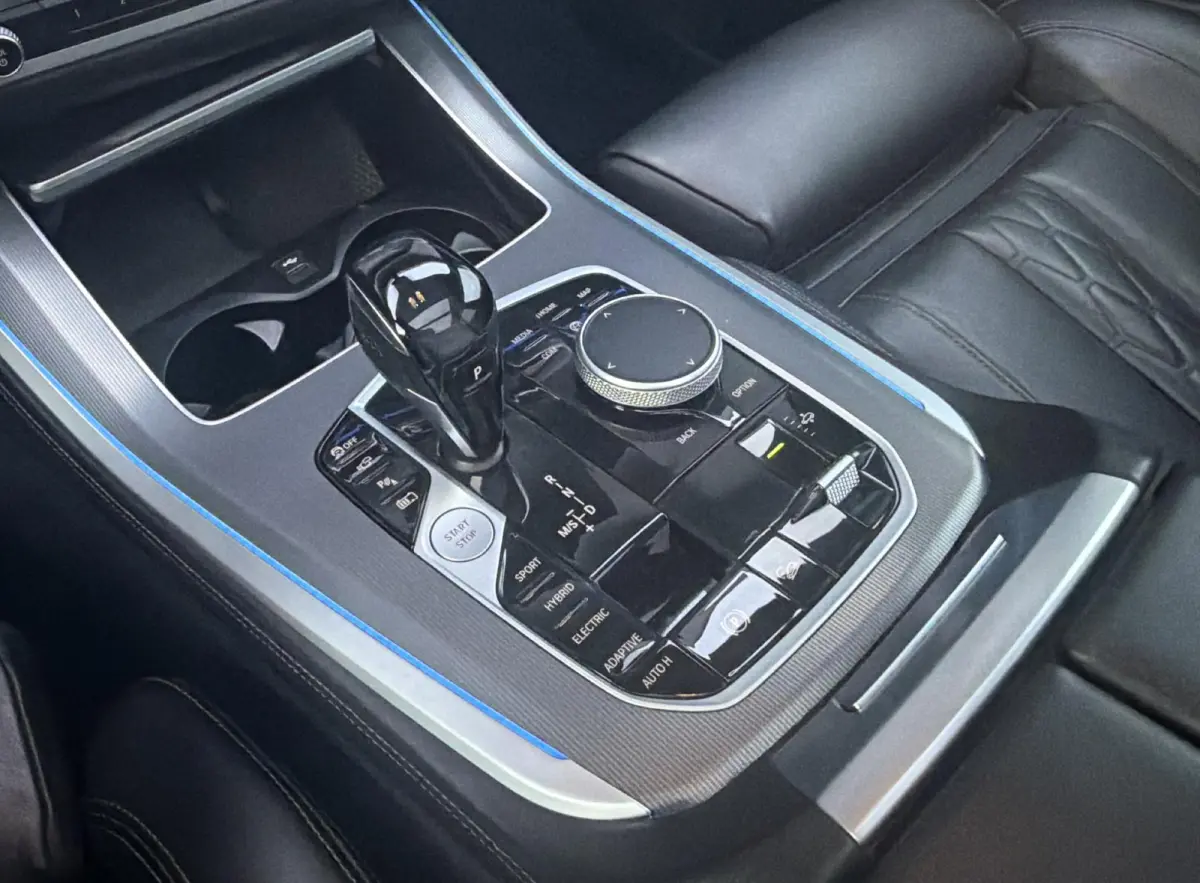 xDrive45e /Pano/Navi/Camera/AppleCarPlay