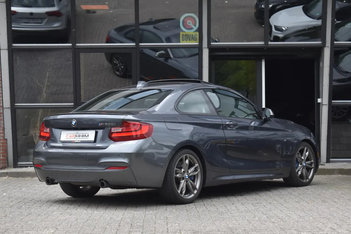 M235i High Executive Keyless Pano H/K Camera