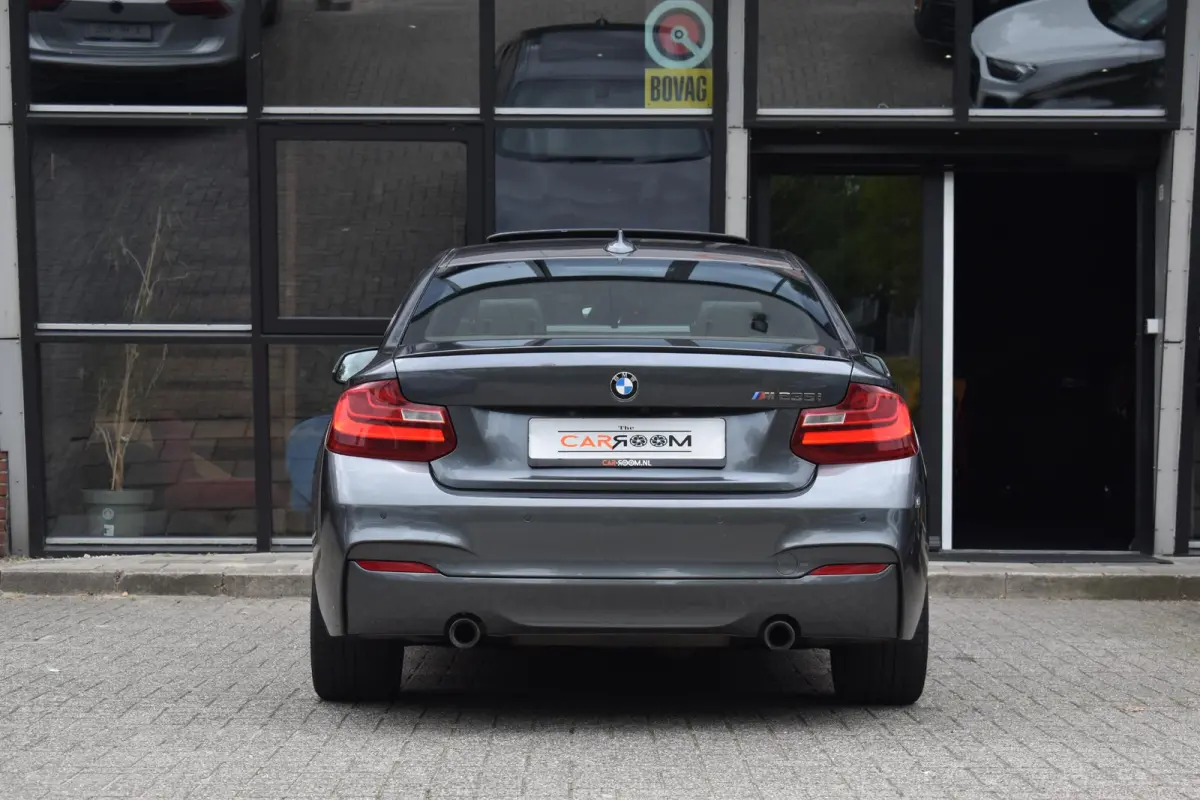 M235i High Executive Keyless Pano H/K Camera