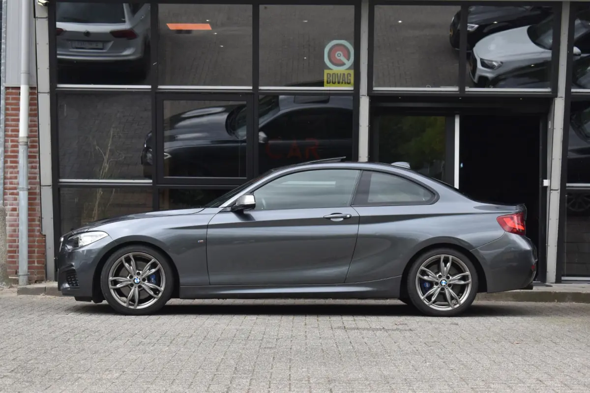 M235i High Executive Keyless Pano H/K Camera