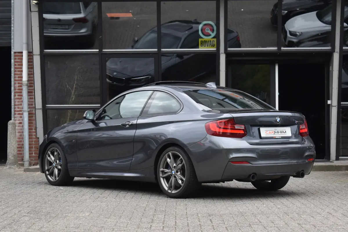 M235i High Executive Keyless Pano H/K Camera