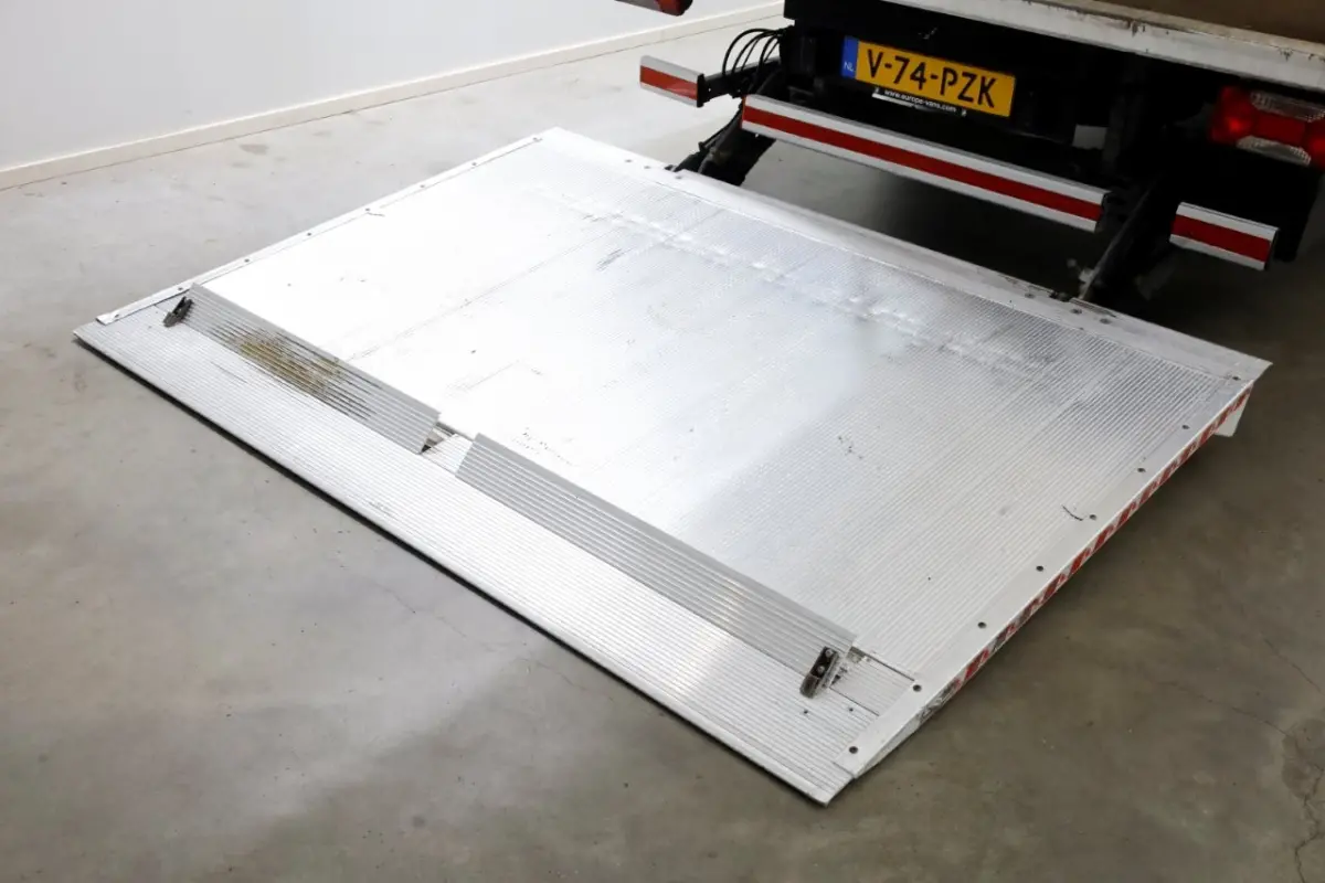 35S18 3.0 180pk HiMatic Automaat Bakwagen met laadklep H240cm 03-2022