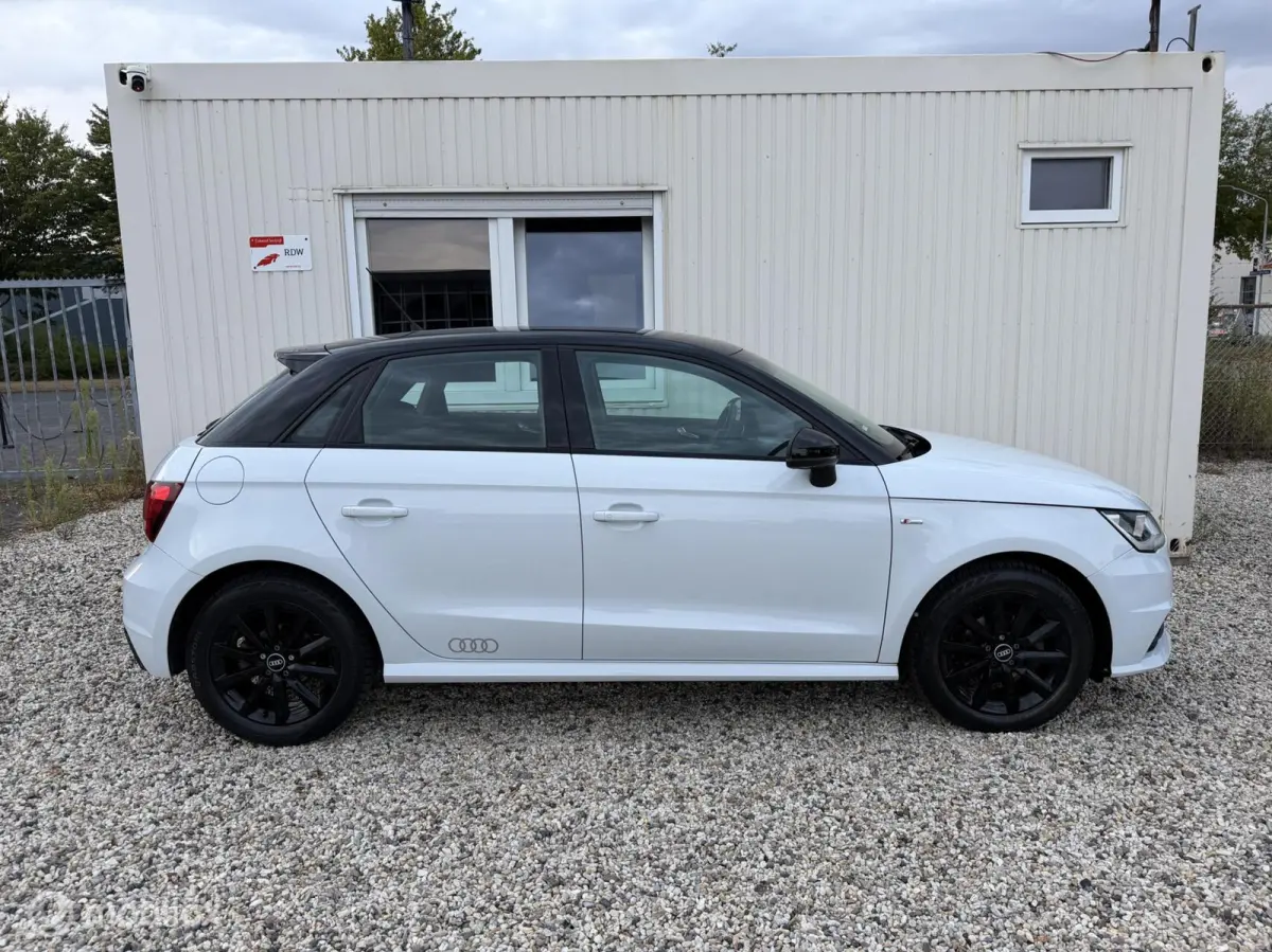 1.0 TFSI S-Line Pro Navi Cruise Black Optik