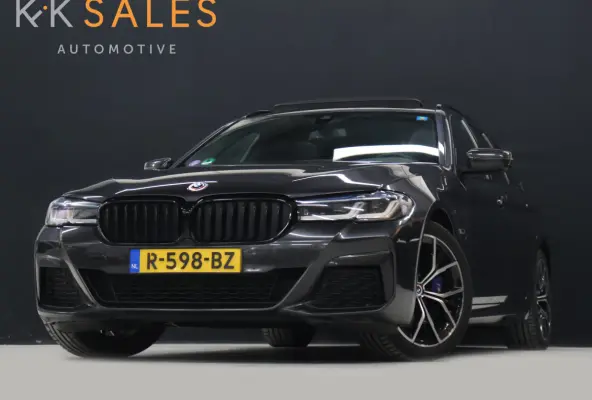 530e M Sport [SCHUIFKANTELDAK, ELEKTRISCHE TREKHAAK, APPLE CARPLAY, STOELVERWARMING, MEMORY, DIGITAL DASH, CAMERA, CRUISE CONTROL, PDC V + A, NAVIGATIE, NIEUWSTAAT]